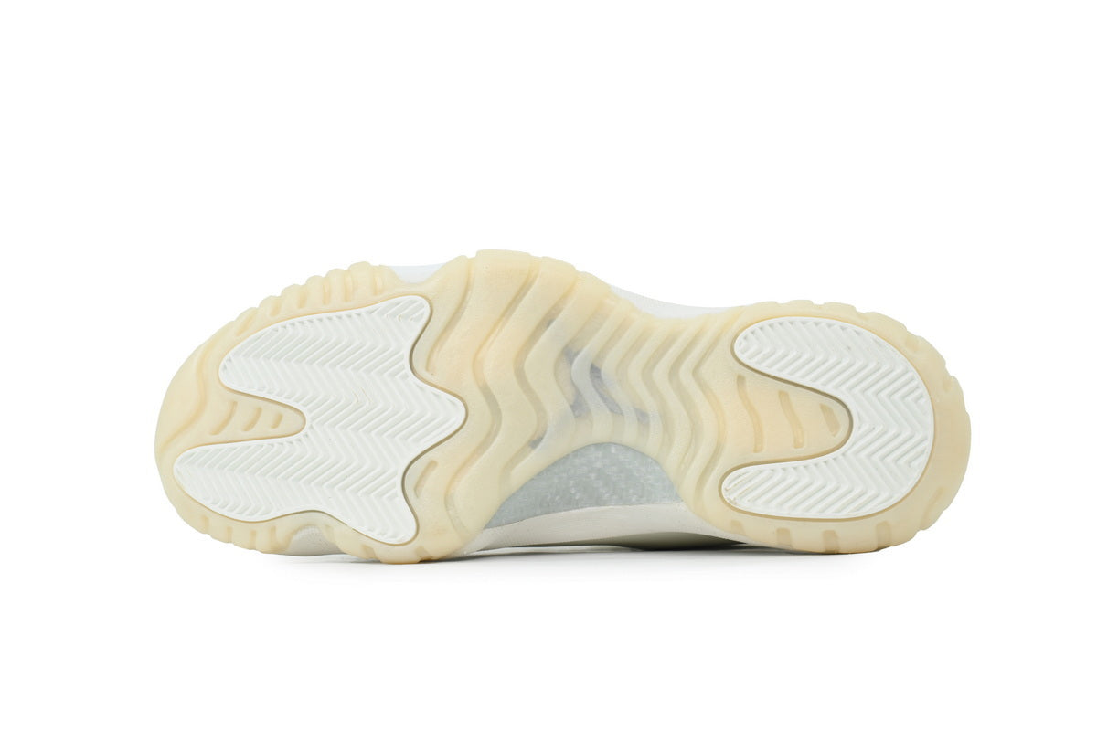 AJ 11 Retro 'Pearl  Grand Finale'