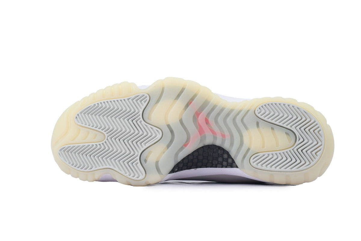 AJ 11 Retro Platinum Tint