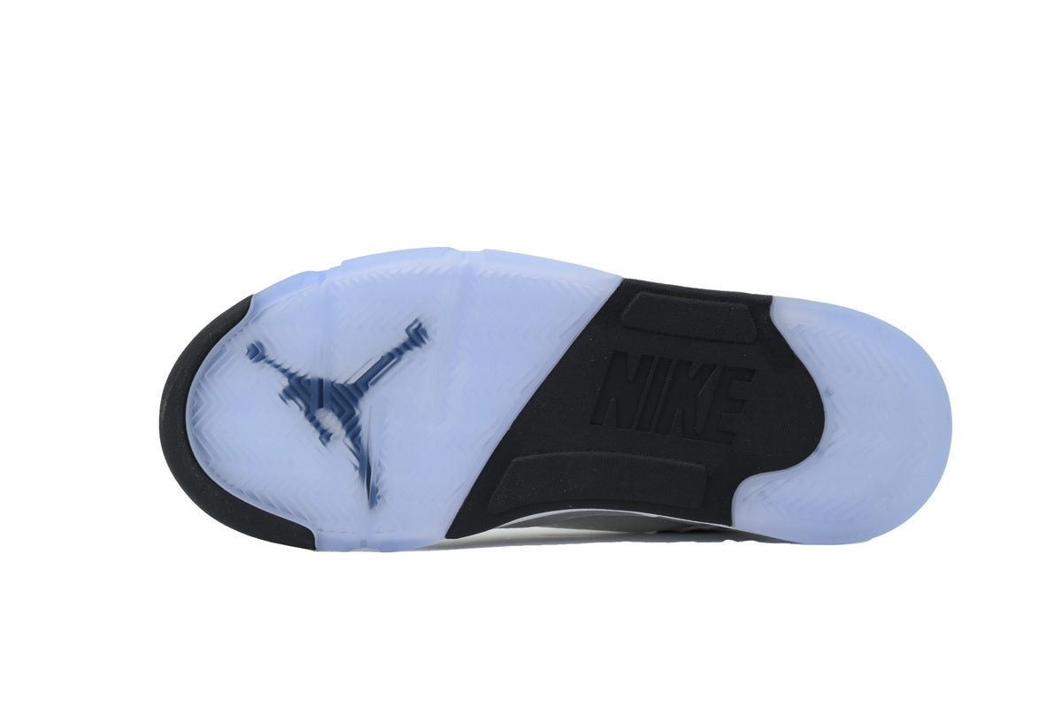 AJ5  Retro 'White Metallic' 2026